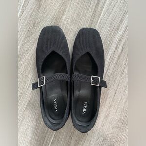 Vivaia Mary Jane flats
